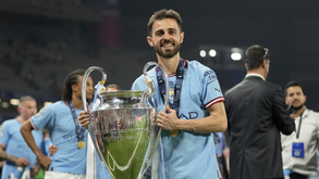 Bernardo Silva com o troféu da Champions, conquistada em 2023
