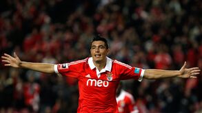 Dez momentos icónicos de Cardozo: dos golos que valeram títulos ao empurrão a Jesus e ao hat-trick à vítima favorita