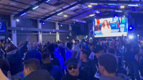 Adeptos do FC Porto já fazem a festa nas instalações do Notts County, rival do Nottingham