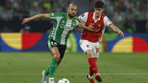 Sofyan Amrabat e Pau Victor 