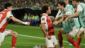 Vítor Carvalho a festejar com os companheiros de equipa