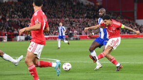 O momento em que Gibbs-White remata para o único golo do Nottingham frente ao FC Porto