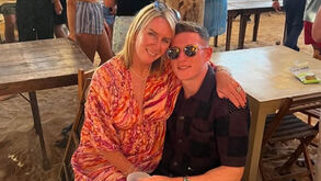 Elliot Anderson com a mãe 