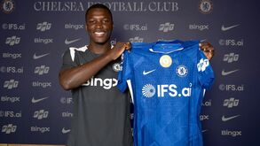 Oficial: Moisés Caicedo renova com o Chelsea