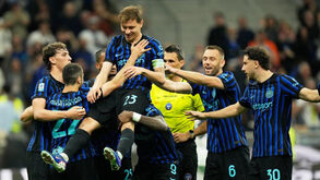 Jogadores do Inter festejam frente ao Cagliari