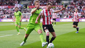 Joanchim Anderson (Fulham) e Mikkel Damsgaard (Brentford)
