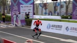 A impressionante vitória de um robô em meia maratona com 'direito' a bater recorde mundial... dos humanos