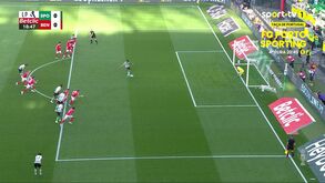 Trubin brilha e defende penálti de Suárez: Sporting pediu repetição da cobrança por invasão de área de Schjelderup