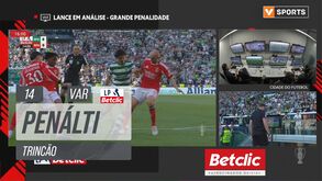 Polémica no dérbi: João Pinheiro assinala penálti para o Sporting após ir ao VAR