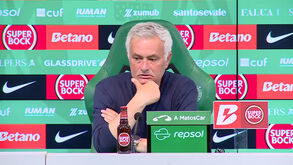 Mourinho diz que o Sporting 'joga muito' mas atira: «Tiveram vários jogos que podiam perfeitamente ter perdido pontos...»