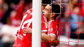 Raphaël Guerreiro marcou no triunfo que deu o título ao Bayern