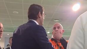 «És um palhaço»: o momento em que Rui Costa é insultado à chegada a Alvalade