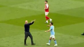 Man. City-Arsenal marcado por pequena homenagem no final: Guardiola pediu ao público para aplaudir Bernardo Silva