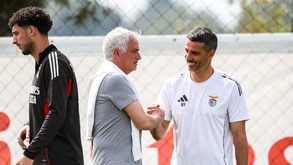 Nem na folga sai do Seixal: Mourinho visita treino da equipa B do Benfica horas depois do triunfo no dérbi