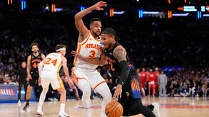 CJ McCollum a defender Miles McBride