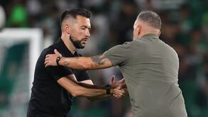 Farioli e Rui Borges cumprimentam-se