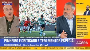 Árbitros nacionais e internacionais com leituras diferentes do penálti de Suárez: como se explica a confusão?