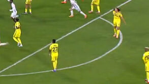 Guendouzi de cabeça perdida foi para cima de Nélson Semedo depois de este cometer penálti no prolongamento