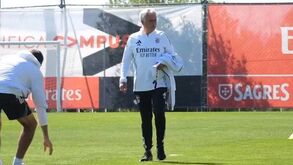 Duas surpresas às ordens de José Mourinho: as imagens do treino do Benfica 