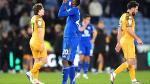 Leicester desce para a League One após erros desportivos e financeiros