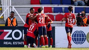 Jogadores da Oliveirense festejam golo frente ao Benfica B