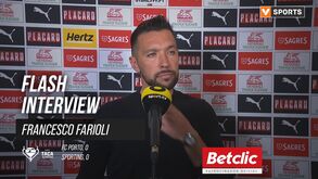 «Adeptos festejaram o regresso do Sporting»: Farioli e o 'show' pirotécnico dos Super Dragões no início da 2.ª parte