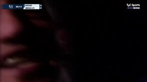 Adepto 'rouba' câmara da transmissão televisiva e filma a própria cara durante jogo na Argentina