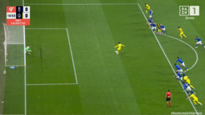 Polémica no Oviedo-Villarreal: árbitro manda repetir penálti falhado após invasão de área