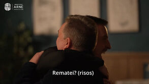 Gary Neville reencontra adepto que tentou atingir com bolada... há 21 anos: resultado é hilariante