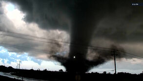 Imagens impressionantes mostram tornado a atingir o estado norte-americano do Oklahoma
