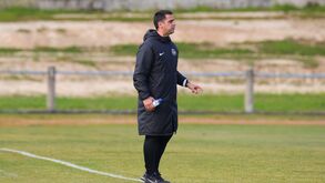 Treinador Filipe Neto saiu a sorrir no dérbi