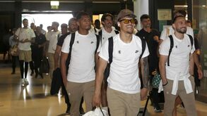 A equipa do Sporting antes de seguir viagem de avião
