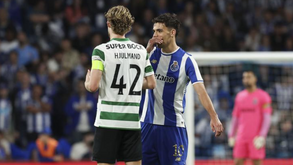 Hjulmand e Gabri Veiga à conversa durante o clássico entre FC Porto e Sporting