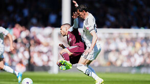 Emi Buendia (Aston Villa) e Sasa Lukic (Fulham)