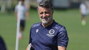 Manuel Tulipa lidera o Ararat-Armenia, que goleia e assume a liderança