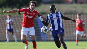 Lance no clássico de juniores entre FC Porto e Benfica