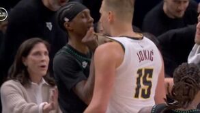 Wolves-Nuggets ferveu após o jogo: McDaniels e Jokic pegaram-se e tiveram de ser separados