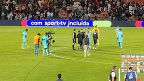 Rui Borges voltou a confrontar o árbitro: as imagens do final do AVS SAD-Sporting