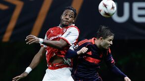 Arrey-Mbi corre contra o tempo