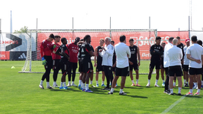 Pazes feitas: Benfica mostra vídeo do treino e Lukebakio à conversa com Mourinho