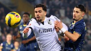 Tony Strata, V. Guimarães