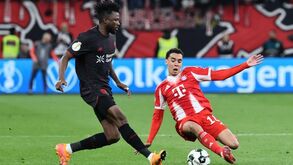 Tapsoba em ação frente ao Bayern Munique