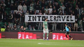 Jogo em Alvalade marcado por protestos: adeptos mostram cartaz 'Intolerável'
