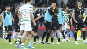Jogadores do Tondela festejam empate em Alvalade