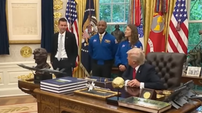 Trump faz comentário insólito sobre “belas orelhas” de responsável da NASA 