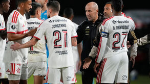 Leonardo Jardim fala com jogadores do Flamengo