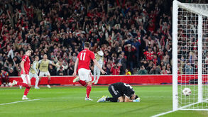 Chris Wood marca ao Aston Villa