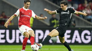 Paulo Oliveira em ação frente ao Friburgo