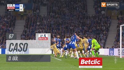 Momento polémico no FC Porto-Famalicão: é por este lance que Farioli se queixa