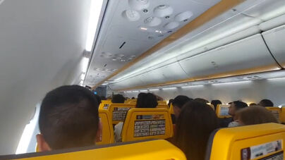 Adeptos do Sp. Braga fazem a festa no avião: «Carlos Vicens, leva-nos a Istambul»